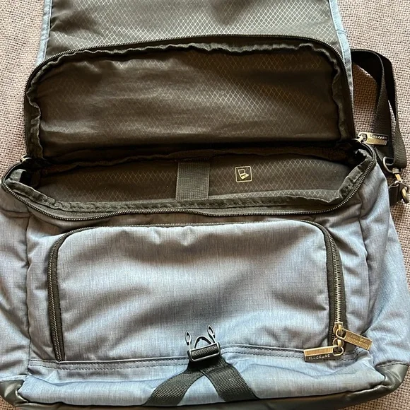 Samsonite Nylon Ripstop Messenger Bag - Picture 5 of 9